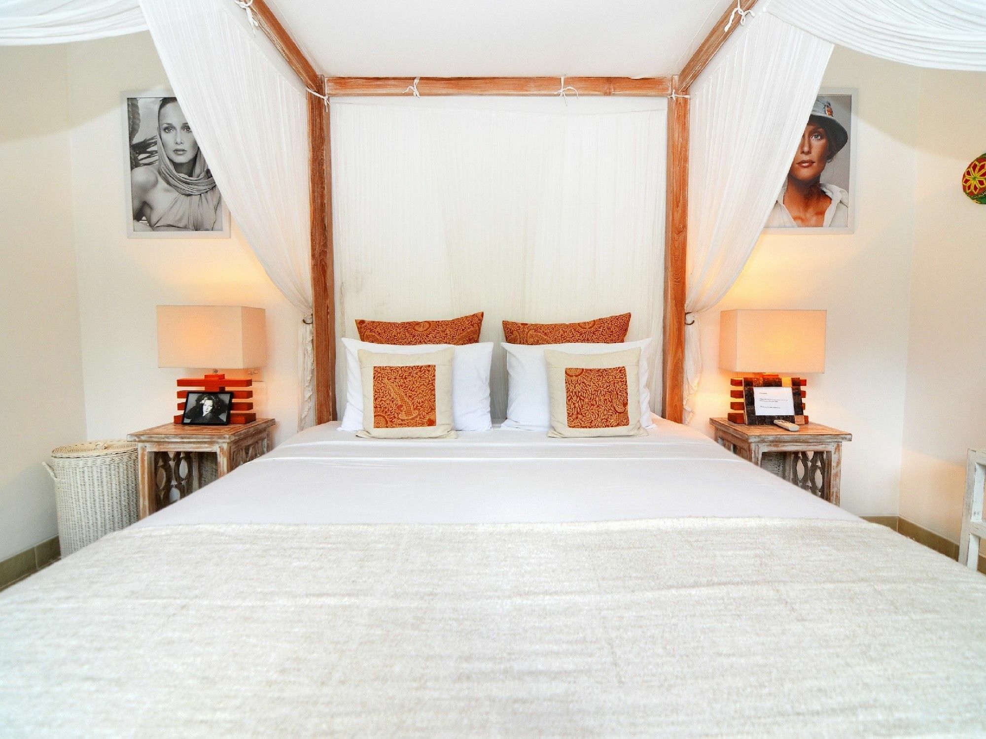 Tara * Seminyak (Bali)